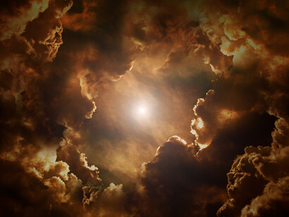 Previsioni meteo e proverbi sul meteo, nuvole. Spesso queste tecniche sono arrivate fino a noi condensate in proverbi più o meno noti come “una rondine non fa primavera” o il celebre “rosso di sera bel tempo si spera” (seguito dal meno noto “rosso di mattina, mal tempo s’avvicina”)
