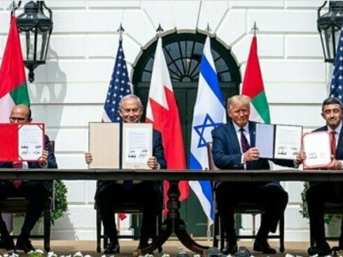 US President Donald J. Trump, Minister of Foreign Affairs of Bahrain Dr. Abdullatif bin Rashid Al-Zayani, Israeli Prime Minister Benjamin Netanyahu, and Minister of Foreign Affairs for the United Arab Emirates Abdullah bin Zayed Al Nahyan sign the Abraham Accords in 2020.