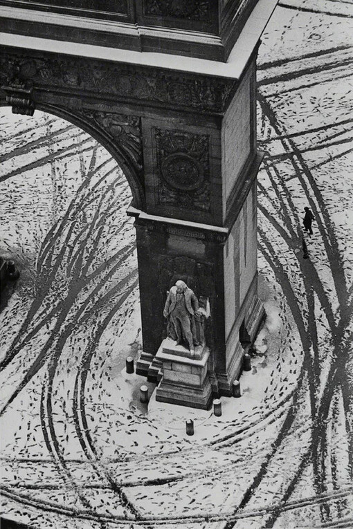 Andre Kertesz, Washington square (detail), 1966. Courtesy of Catherine Couturier Gallery