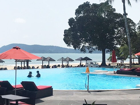 Veduta delle piscine dell'Holiday Villa Beach Resort & Spa Langkawi