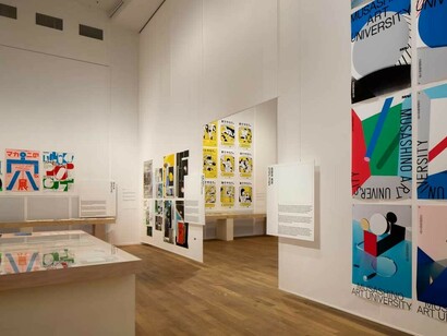 Divers artistes, Graphisme japonais d’aujourd’hui, vue de l'exposition. Avec l'aimable autorisation du Museum für Gestaltung