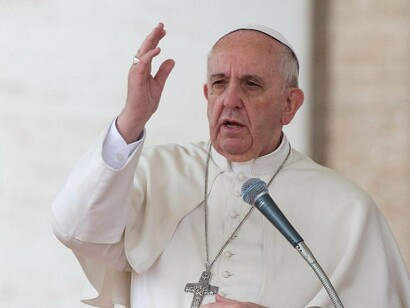 El papa Francisco bendiciendo a sus fieles