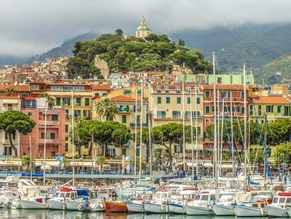 Sanremo vista dal mare, Liguria, Italia