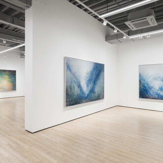 Oliver Beer, Three Nymphéas, exhibition view. Courtesy of Almine Rech