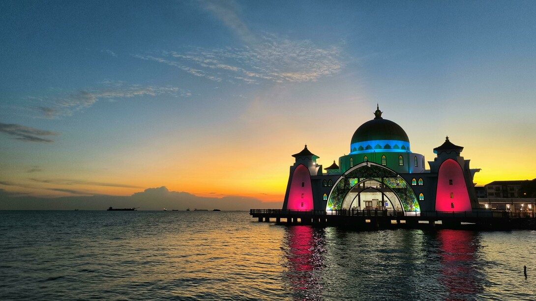 Stunning sunset over the Malacca Straits Mosque in Malaysia