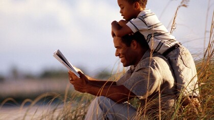 Un padre con su hijo