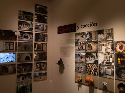 Varios artistas, El barro tiene voz, vista de exhibición. Cortesía del Museo de Antioquia