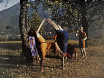 Johann Adam Meisenbach, TDancers on Lake Maggiore near Ascona, 1914. Courtesy of Kunsthaus Zürich