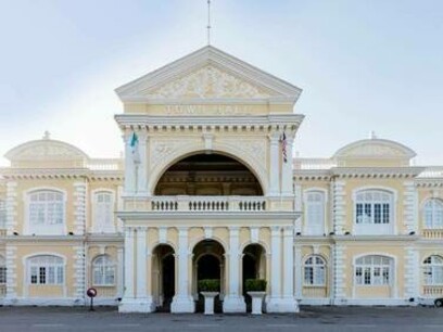 Old Town Hall, edificio amministrativo di costruzione britannica a George Town, Penang, Malesia. Si trova adiacente al City Hall, che oggi è la sede del Consiglio comunale dell'isola di Penang, Malesia
