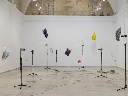 Núria Fuster, (         ) -Aire que yo respiro-, vista de exhibición. Cortesía del Museo Patio Herreriano