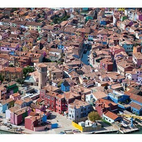Alex MacLean, Brightly Painted Houses, Burano, Italy, 2010, copyright © Alex MacLean Huxley-Parlour Gallery