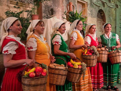 A Co-catedral de São João em Valletta, com sua arquitetura barroca e a famosa pintura de Caravaggio, é um dos pontos turísticos mais visitados de Malta. Foto de Monica Grima para o grupo Mnarja Folk Group (Nadur) no Facebook