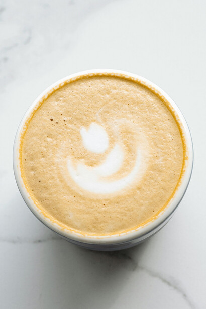 Diseño de arte latte. Esta práctica añade a la experiencia de beber café un aspecto visual y artístico