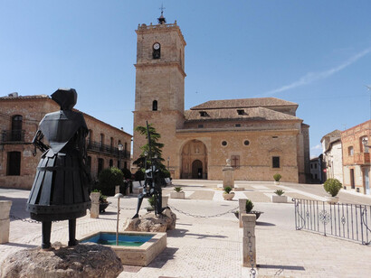 Monumento dedicado al Quijote y su amada Dulcinea en El Toboso, Toledo, España