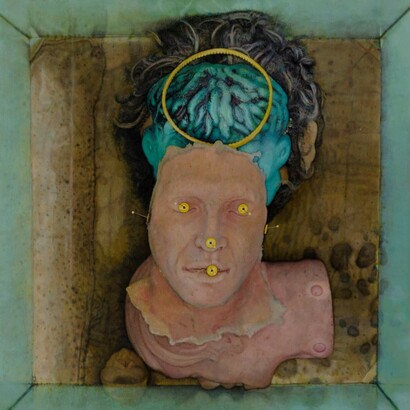 Oscar Giaconia, Mr. O., 2020, olio su fibra cellulosica alla gelatina plasticizzata e colla animale in teca di polizene e silicone, 50 x 50 cm, foto Roberto Ferro. Courtesy the artist and Monitor Rome, Lisbon, Pereto