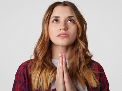 El proyecto “SilenceSkin”, por ejemplo, trabaja con tejidos capaces de emitir microvibraciones calmantes en la nuca o la espalda alta cuando detectan un aumento de estrés