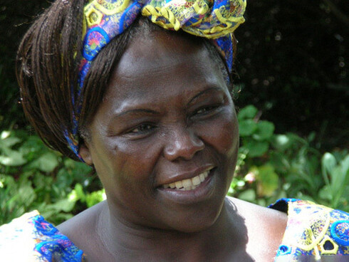 Wangari Maathai a contribué au développement durable, à la démocratie et à la paix