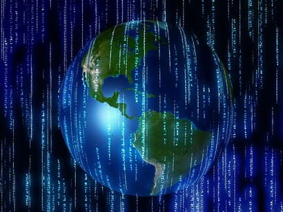 Il globo terrestre con codice in filigrana: "...siamo dentro un passaggio di quelli che riscrivono le forme dell'umano"