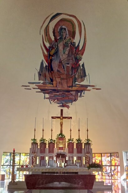 Interno della chiesa della Madonna degli Alpini situata a Boario Terme, Italia