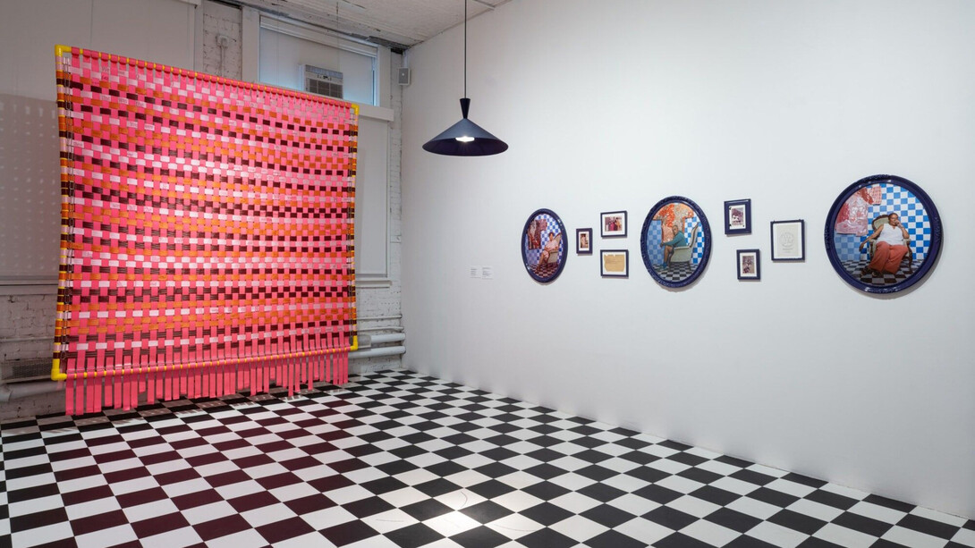 Varios artistas, Pass carry hold. Studio museum artists in residence 2023–24, vista de exhibición. Cortesía de MoMA PS1