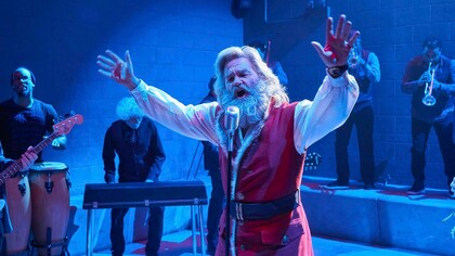 Kurt Russel, un Papá Noel al que le va la marcha