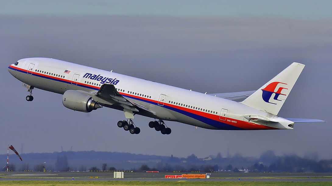 Malaysia Airlines Boeing 777-200ER (9M-MRO) taking off at Roissy-Charles de Gaulle Airport (LFPG) in France
