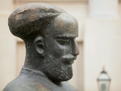 Estatua de Marko Marulic en la Plaza de Brace Radic en Split, Croacia