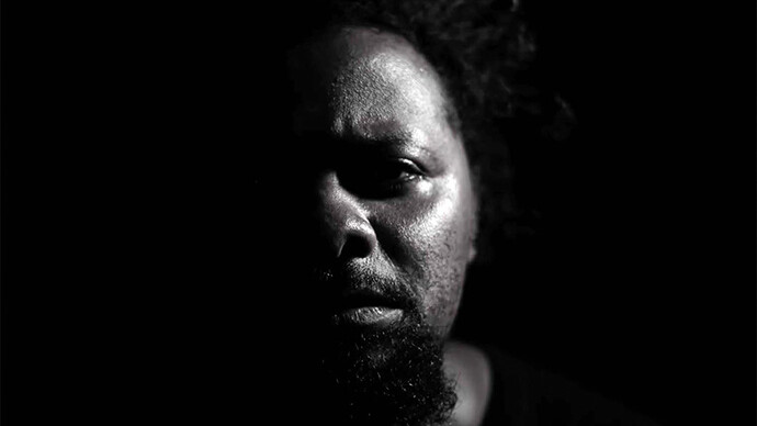 Azagaia. Azagaia foi um rapper conhecido por abordar, nas suas músicas, assuntos sociais e/ou políticos de Moçambique
