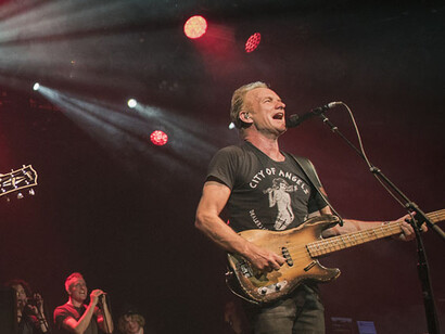 Sting si esibisce nel nuovo tour 57th & 9th