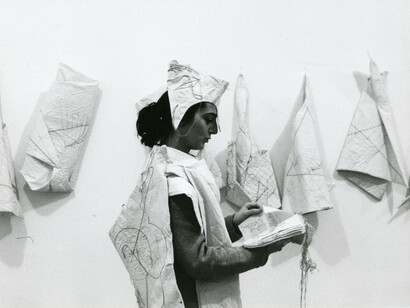 Maria Lai, Co’l ciel la terra, 1986. Per gentile concessione della Fondazione Pistoia Musei