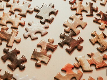 Guardare la propria esistenza come un puzzle permette di trasformare il passato in orientamento e il futuro in scelta consapevole