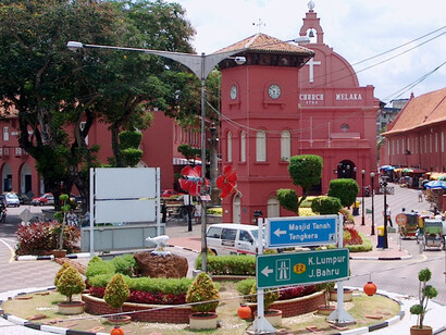 Stadthuys e a destra la Christ Church