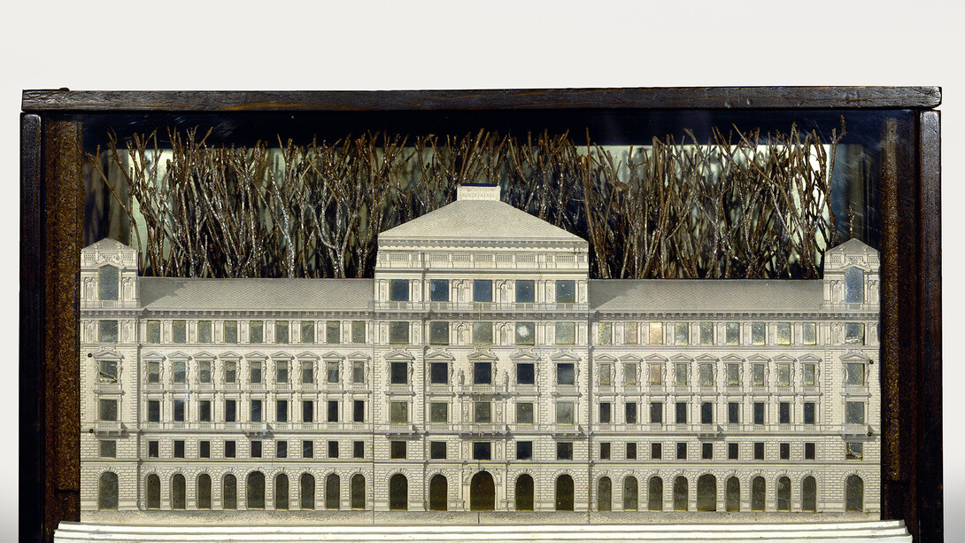 Joseph Cornell, Palace, 1943, Box construction: Glass-paned, stained wood box with photomechanical reproduction, mirror, spray-painted twigs, wood and shaved bark, 26.7 x 50.5 x 13 cm,The Menil Collection, Houston, Photo The Menil Collection, Houston. Photography: Hickey-Robertson (c) The Joseph and Robert Cornell Memorial Foundation/VAGA, NY/DACS, London 2015, Exhibition organised by the Royal Academy of Arts, London, and Kunsthistorisches Museum, Vienna 
