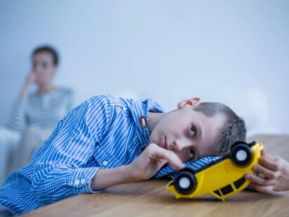 Las manifestaciones del TEA varían enormemente entre las diferentes personas que lo presentan, aunque comparten una serie de características