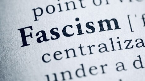 Toute l’Europe, assise et endormie devant la télévision, assiste, pour le plus grand plaisir de certains, au «retour du refoulé»