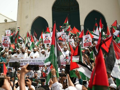 Manifestação pelo fim da ocupação da Palestina. O mundo tremeu quando ficou sabendo do que aconteceu durante a Alemanha nazista. Tremeu porque não sabia nem podia imaginar que alguém pudesse chegar a tal parâmetro de crueldade. Atualmente, ninguém pode dizer que não sabia. Ao menos não na Palestina. Outros genocídios em curso como em Tigray, Sudão ou Congo, infelizmente, não atraem as lentes das câmeras da imprensa internacional