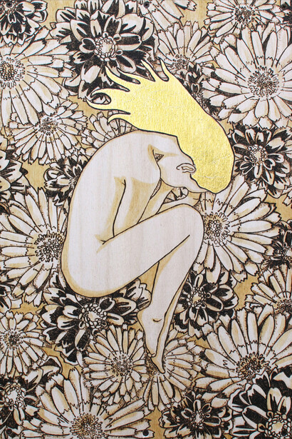 „Continua rinascita 1“ - Pyrographie und Blattgold auf Holz
