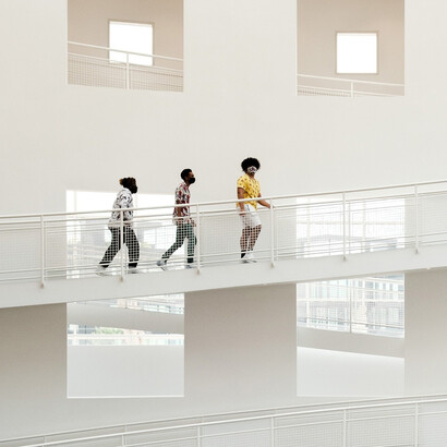 L’uomo libero sente di essere parte di una rete di legami e si mette a disposizione affinché questi legami possano generare socialità e senso di comunità