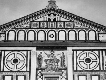 La basilica di San Miniato rappresenta uno dei più begli esempi di romanico toscano