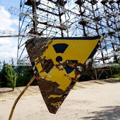 La deterrenza nucleare mantiene un equilibrio fondato sulla minaccia reciproca, mentre la proliferazione degli arsenali e le trasformazioni tecnologiche rendono sempre più fragile la sicurezza internazionale