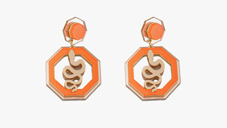 Lussuosi orecchini Sadr Botein della linea Viper. Il gioiello Sadr Botein si impegna a regalare fascino e sensualità alla donna che lo indossa, e la sinuosità del serpente promette tutto questo a chi, audacemente, lo interpreta vestendolo