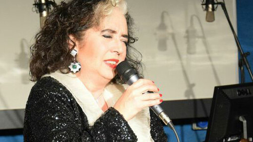 Paola Cavanna canta e recita in dialetto milanese