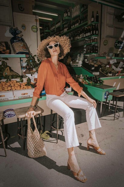 Bell Bottom Crop: Versione cropped del classico pantalone bell bottom, si contraddistingue per la parte finale leggermente svasata, poco sopra la caviglia