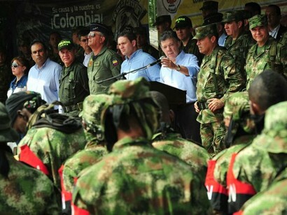 Juan Manuel Santos, presidente de Colombia, se dirige a guerrilleros del ELN