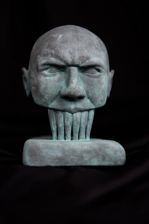 José Molina, Il sopravvissuto, 2016 tecnica mista, cm 20x34x20 © Ernesto Blotto