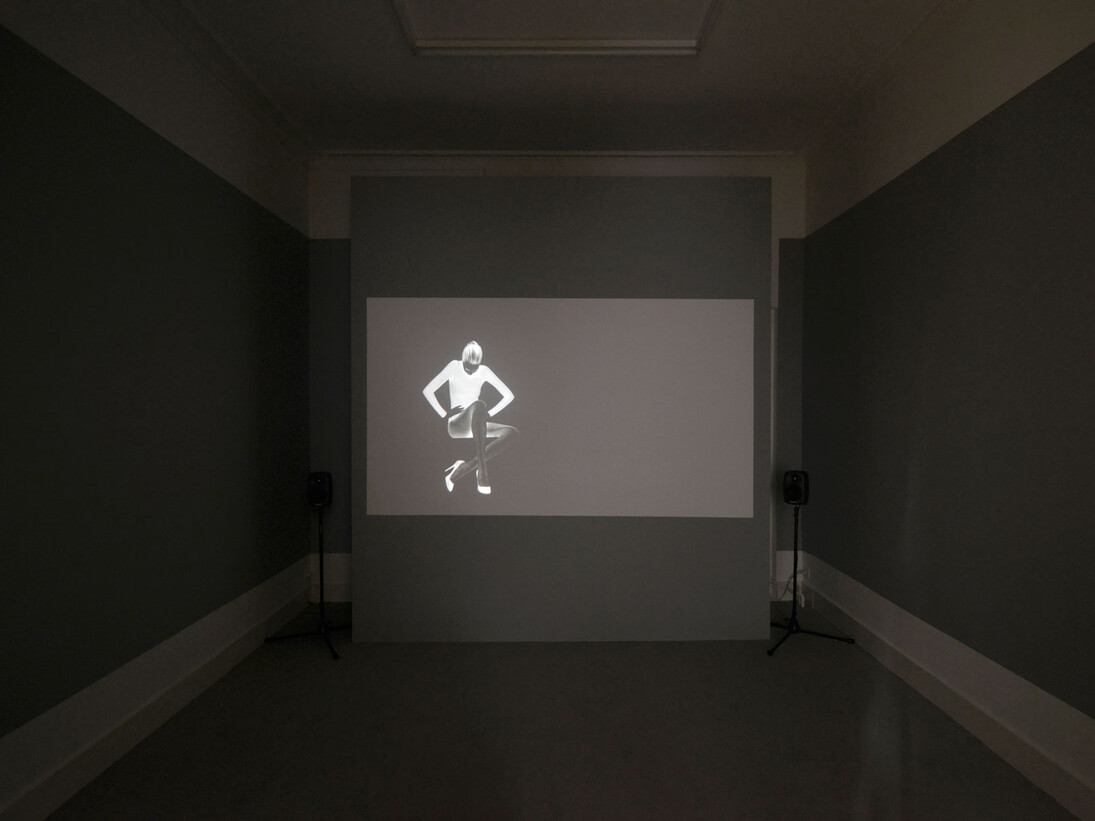 Elizabeth Price, Sleep, 2014, Installation view at Motinternational Brussels, Courtesy of the artist and Motinternational Brussels and London