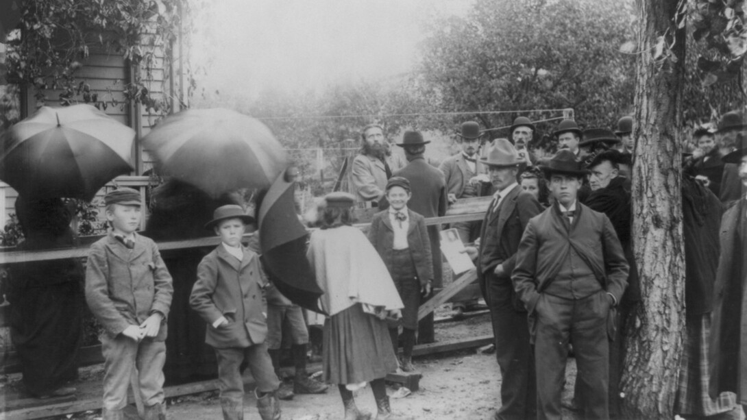 Francis Schlatter (Faith Healer) serve un pranzo gratuito sotto la pioggia, Denver, 1895. Più di trent’anni fa mi sono imbattuto in uno spettacolo, "Faith Healer" di Brian Friel, che mi ha lasciato un’impressione indelebile grazie alla straordinaria interpretazione di Gianfranco Varetto nel ruolo di Frank Malone