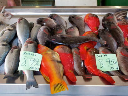 Madeira. Puesto de pescado en el Mercado dos Lavradores de Funchal