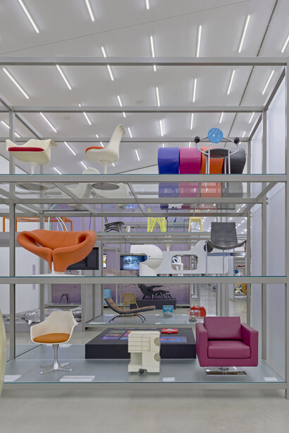 Verschiedene Künstler, Science fiction design. From space age to metaverse, Ausstellungsansicht. Mit freundlicher Genehmigung des Vitra Design Museums