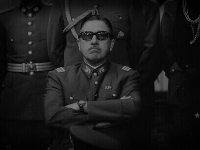 General Augusto Pinochet von der chilenischen Armee mit anderen Militärangehörigen
